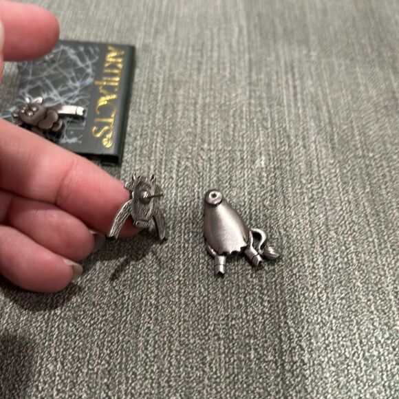 "JJ" Jonette Jewelry Silver Pewter 'COW 3-D' Pierced Earrings - Picture 3 of 4